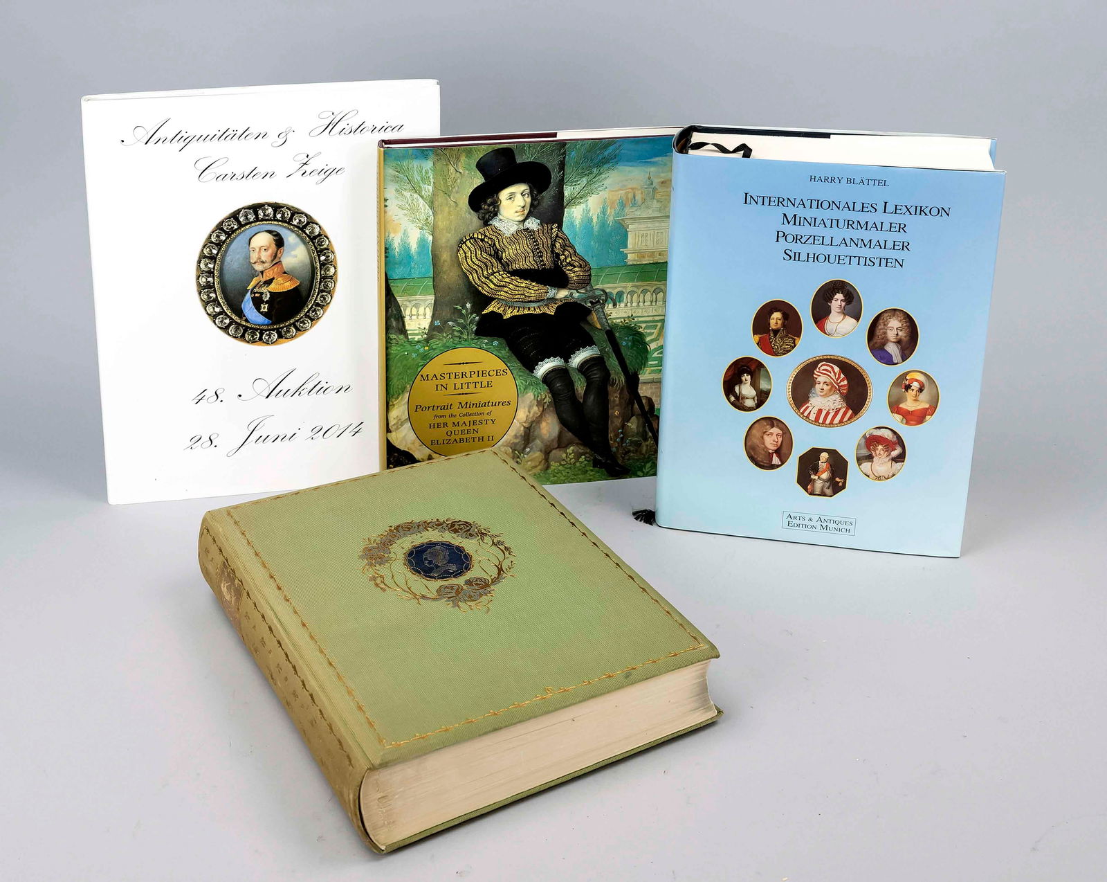 4 books Miniatures: 1. Lloyd Chri: 4 books Miniatures: 1. Lloyd Christopher & Remington Vanessa: Masterpieces in Little Portrait Miniatures from the Collection of her Majesty Queen Elizabeth II, England 1996. 2. auction catalog Antiqui
