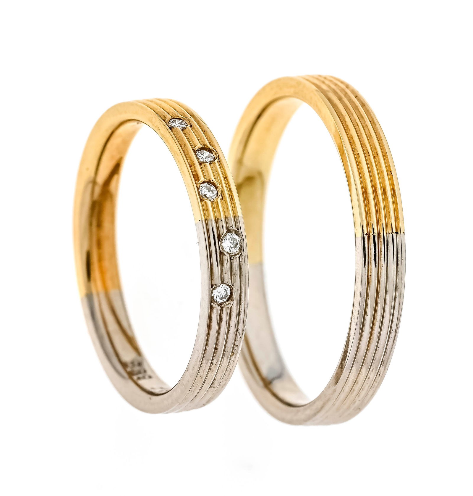 2 wedding rings GG/WG 585/000 wit: 2 wedding rings GG/WG 585/000 with stripe engraving, ladies' ring with 5 brilliant-cut diamonds, total 0.05 ct W/VS-SI, w. 3 mm, RG 61 and 54, 7.2 g