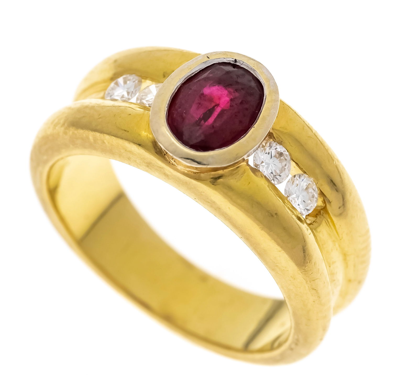 Ruby-brilliant ring GG/WG 750/000: Ruby-brilliant ring GG/WG 750/000 with an oval faceted ruby 7.0 x 5.4 mm red, translucent and 4 brilliant-cut diamonds, total 0.16 ct TW-W/VS-SI, RG 56, Sadeis stamped, 10.3 g