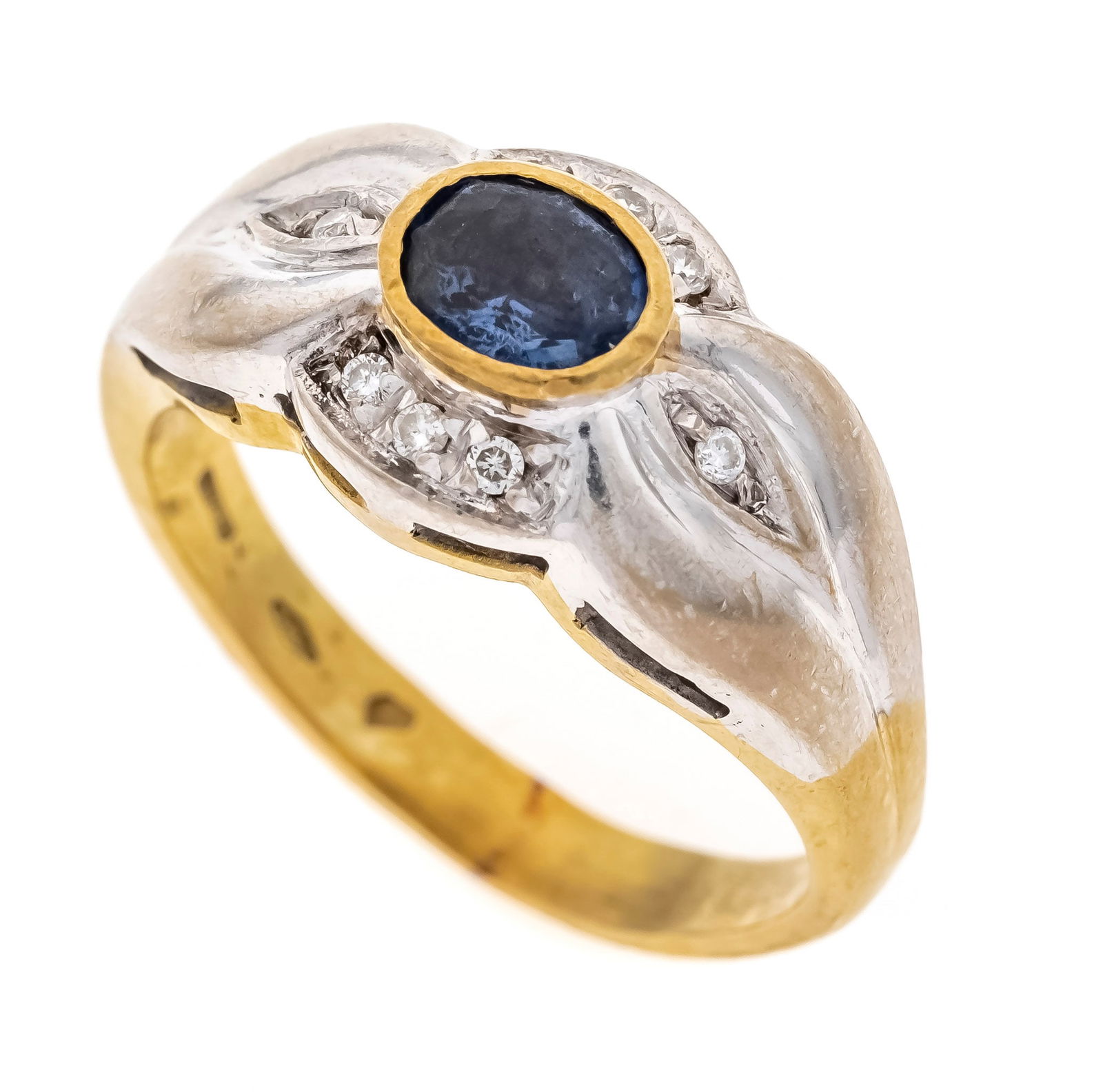 Sapphire diamond ring GG/WG 750/0: Sapphire diamond ring GG/WG 750/000 with an oval faceted sapphire 5 x 4.5 mm in good color and 8 brilliant-cut diamonds, total 0.04 ct W/SI-PI, RG 51, 5.8 g