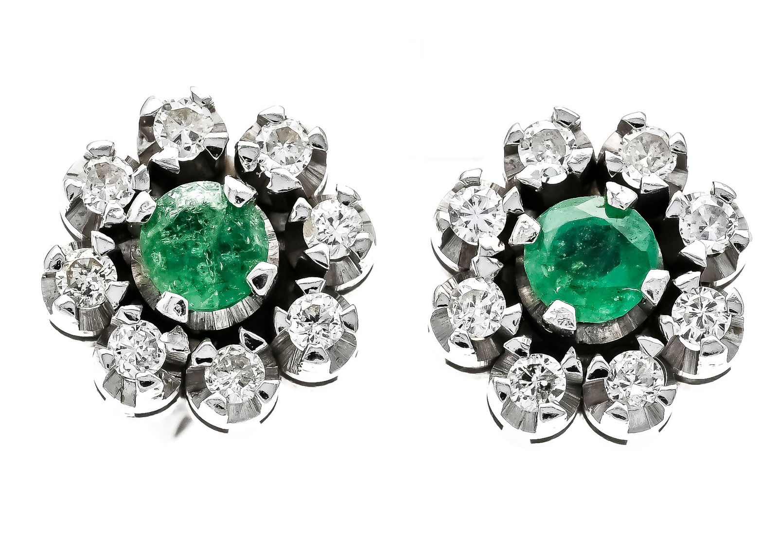 Emerald-brilliant stud earrings W: Emerald-brilliant stud earrings WG 585/000 with 2 round faceted emeralds 3 mm and 16 brilliant-cut diamonds, total 0.16 ct W/SI, d. 8.5 mm, 3.9 g