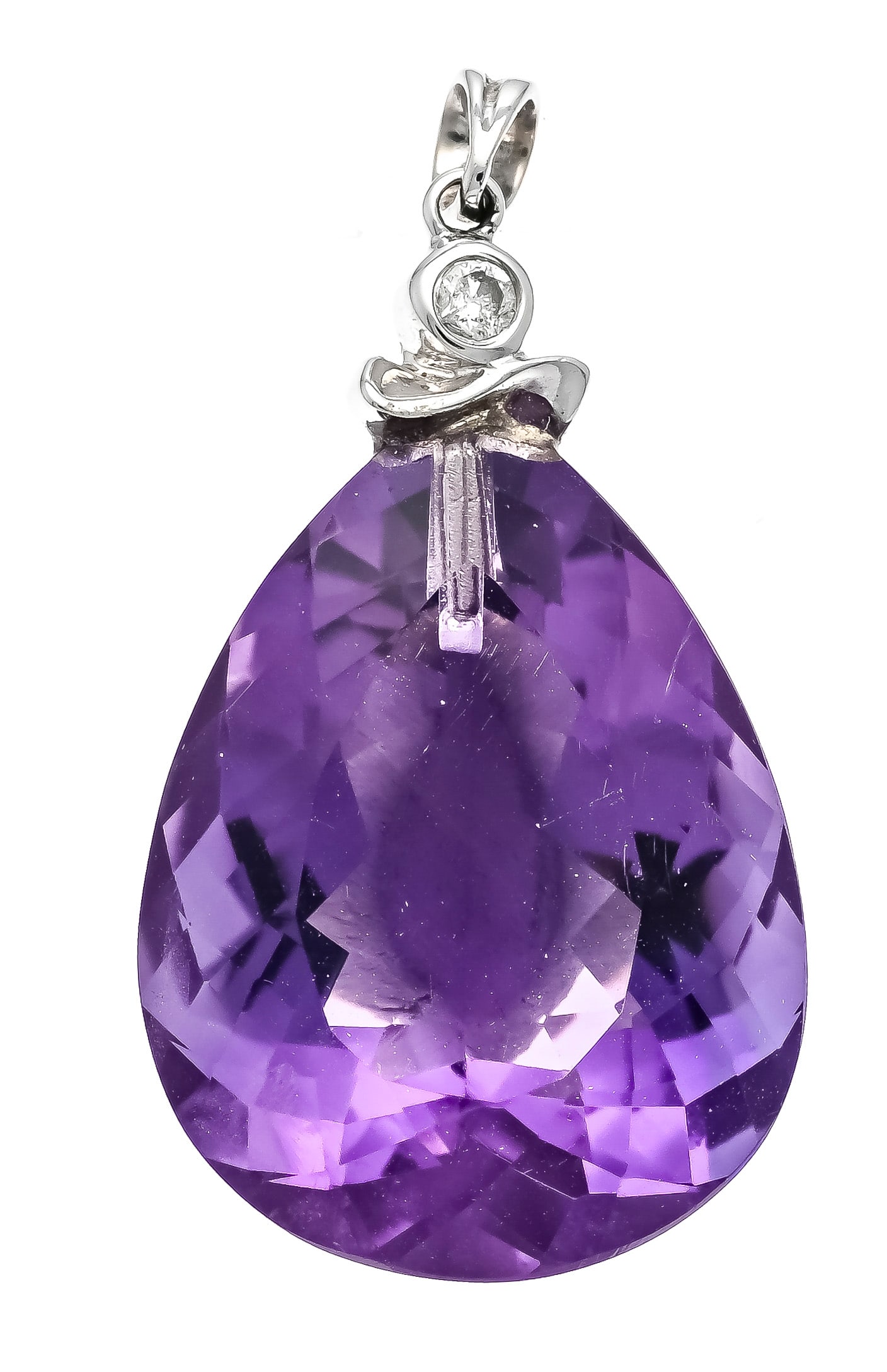 Amethyst pendant WG 750/000 with: Amethyst pendant WG 750/000 with an amethyst drop 23 x 17 mm and a brilliant-cut diamond 0.04 ct W/PI, l. 33 mm, 5.0 g