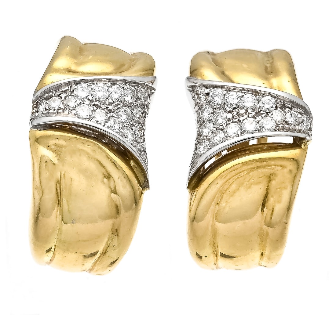 Gianni Carita brilliant-cut diamo: Gianni Carita brilliant-cut diamond clip earrings GG/WG 750/000 with 32 brilliant-cut diamonds, total 0.29 ct W/VS-SI, l. 21 mm, Gianni Carita marked, 12.8 g