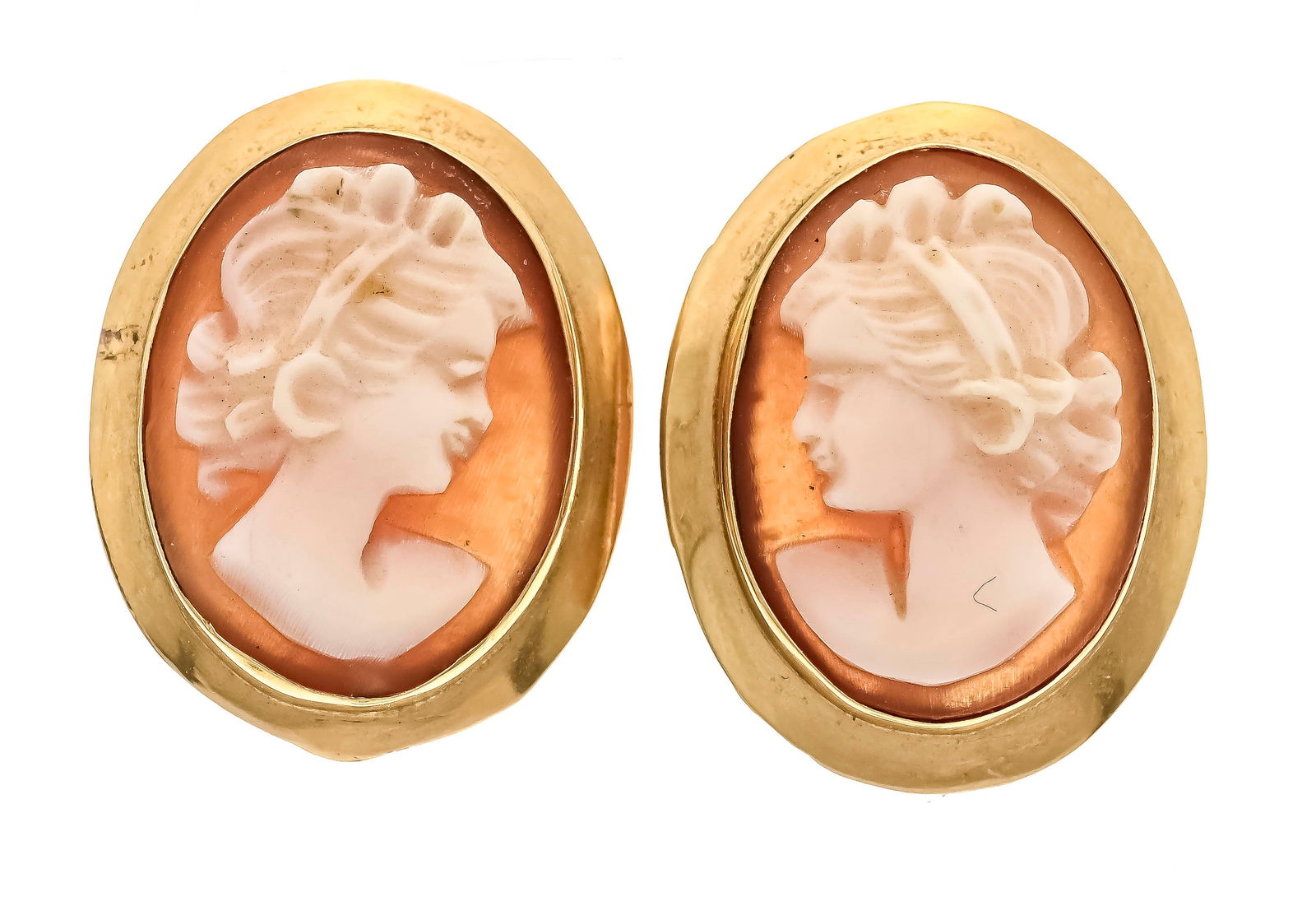 Gem stud earrings GG 750/000 with: Gem stud earrings GG 750/000 with 2 oval shell gems finely cut with 2 ladies' portraits, 16 x 12 mm, l. 19 mm, 4.2 g