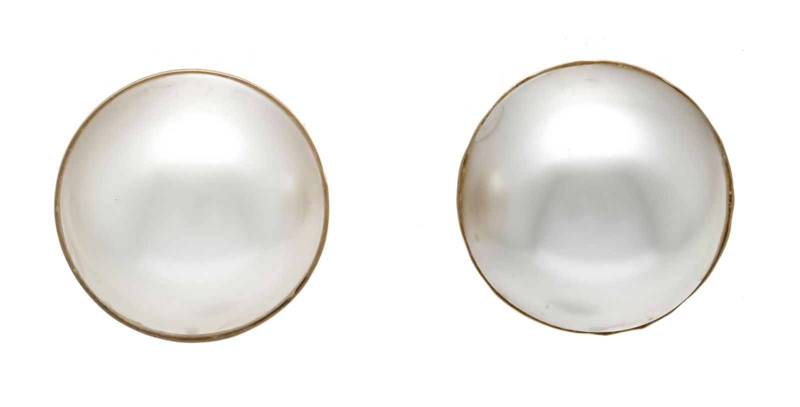 Mabé pearl stud earrings GG 750/0: Mabé pearl stud earrings GG 750/000 with 2 cream-white mabé pearls 18.5 mm, d. 19.2 mm, with large nuts d. 12 mm, 10.4 g