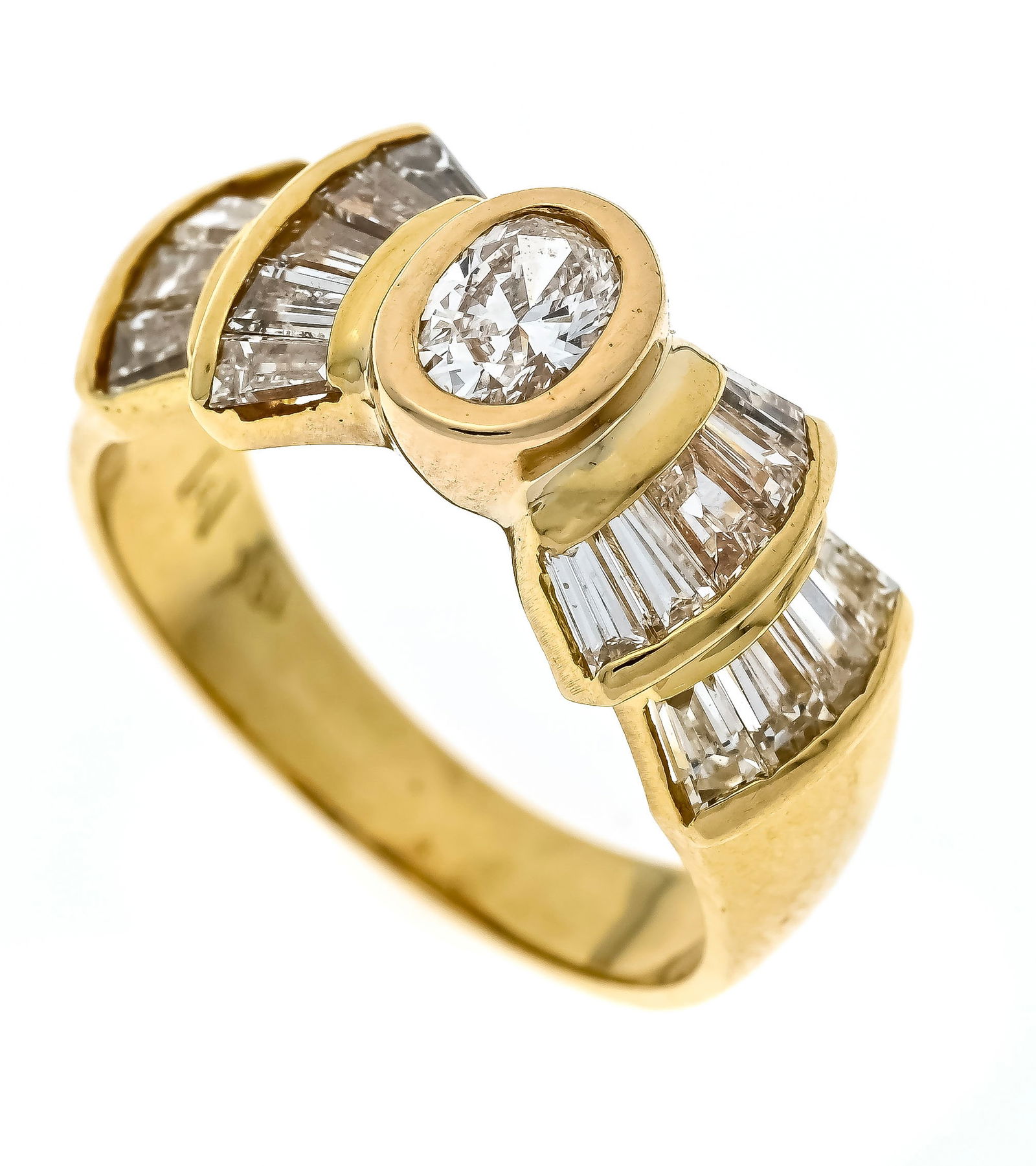 Oval diamond ring GG 750/000 with: Oval diamond ring GG 750/000 with an oval faceted diamond 0.40 ct Wesselton - slightly tinted white/VS-SI and 18 matching faceted diamond trapezoids, total 0.80 ct W/VVS-VS, RG 53, 6.8 g