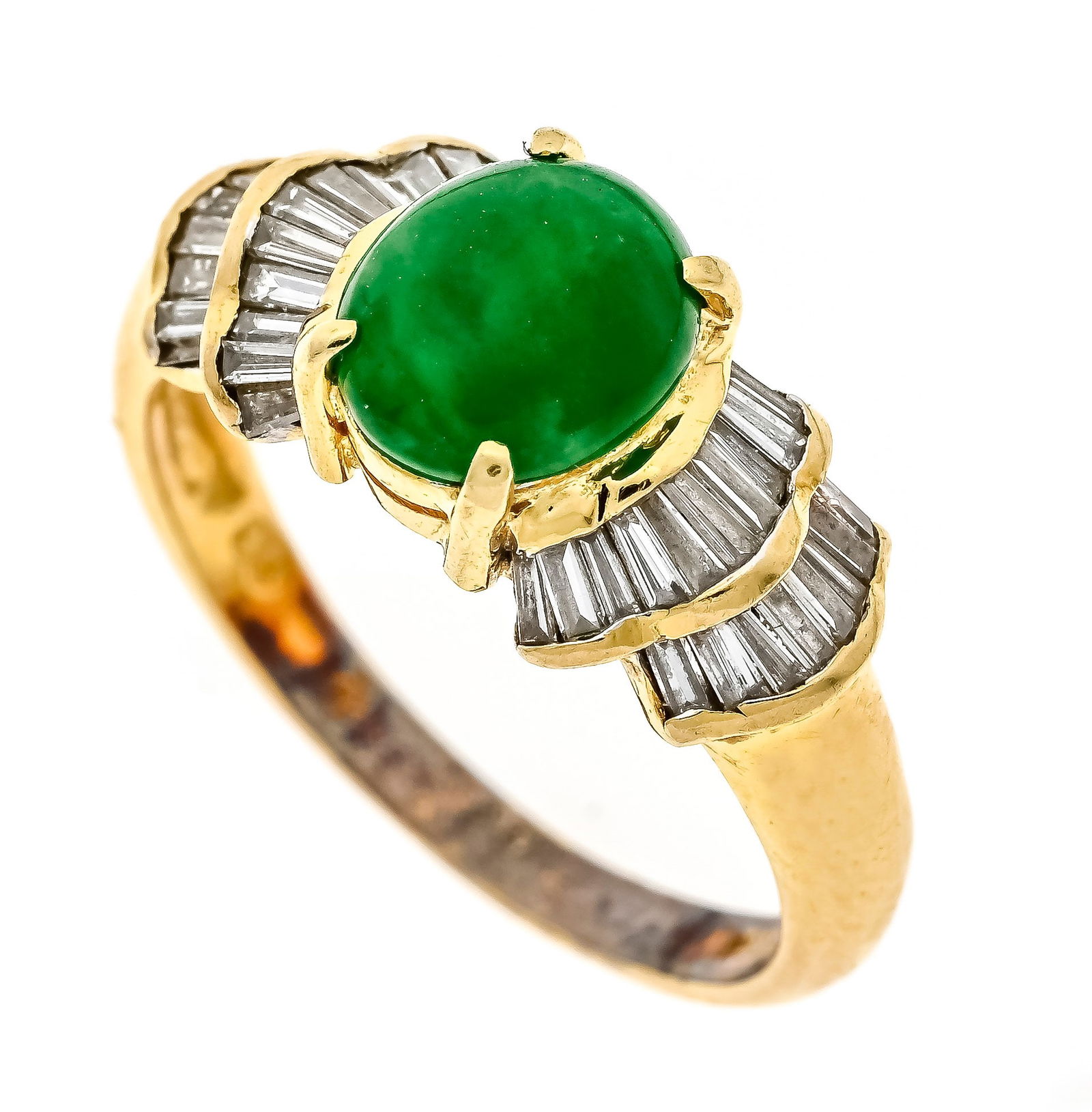 Jade diamond ring GG 750/000 with: Jade diamond ring GG 750/000 with an oval jade cabochon 7.8 x 6.6 mm green and 38 matching cut diamond trapezoids, total approx. 0.70 ct W/VS-SI, RG 53, 4.4 g