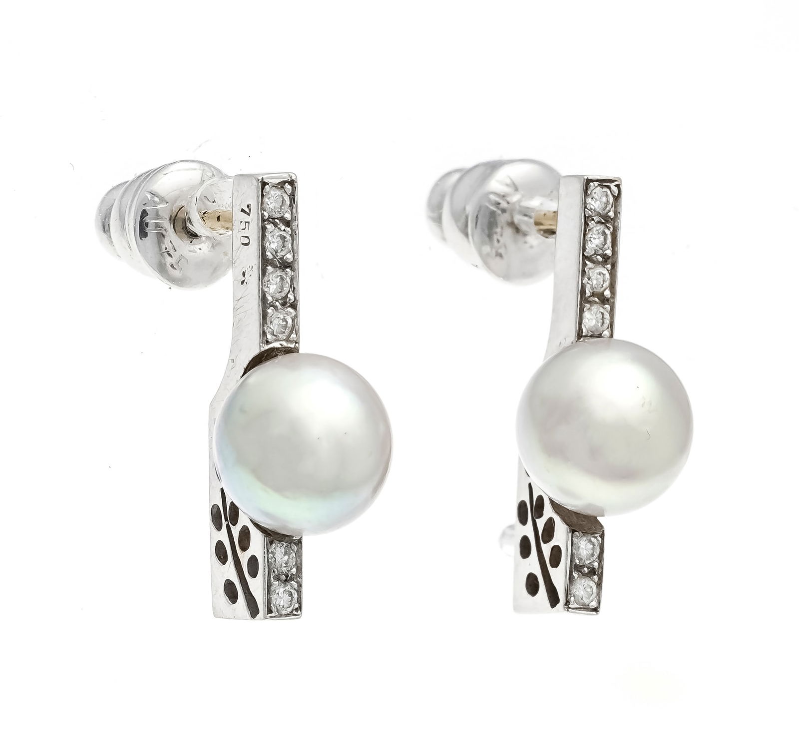 Akoya diamond stud earrings WG 58: Akoya diamond stud earrings WG 585/000 with 2 silver-white Akoya pearls 7.5 mm and 12 brilliant-cut diamonds, total 0.12 ct W/SI, l. 18.8 mm, 5.4 g