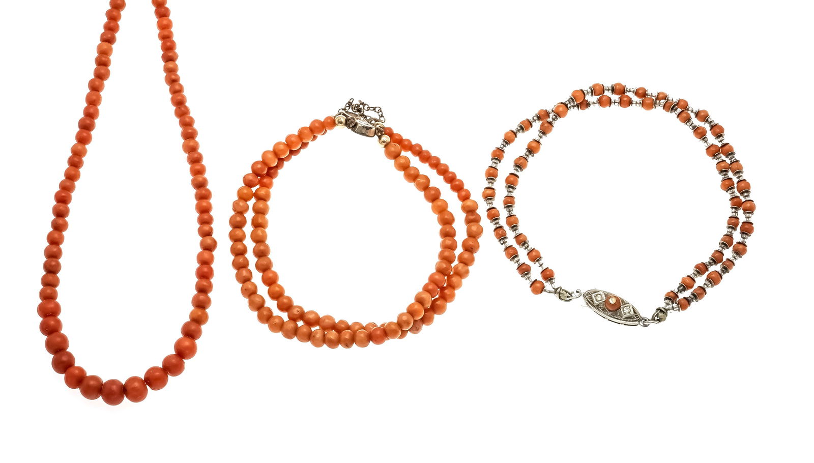 3-piece coral collection, strands: 3-piece coral collection, strands with coral beads 8.5 - 3.5 mm in salmon-pink - salmon-orange, necklace with metal spring ring, l. 67 cm, bracelet with silver 925/000 clasp, l. 19.5 cm, bracelet with