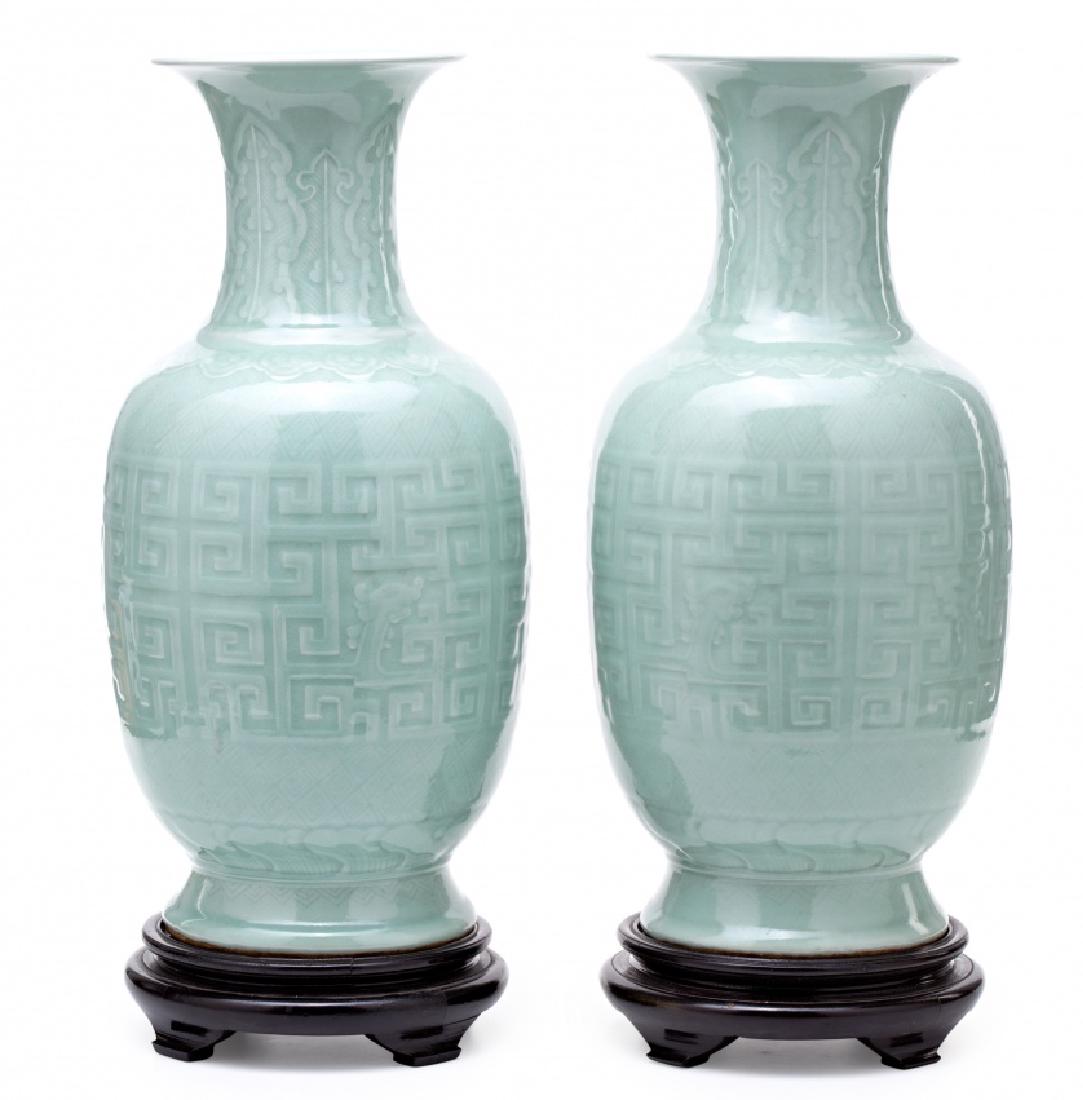 Pair of Chinese Qing dinasty vases, in engraved and (1 of 4)