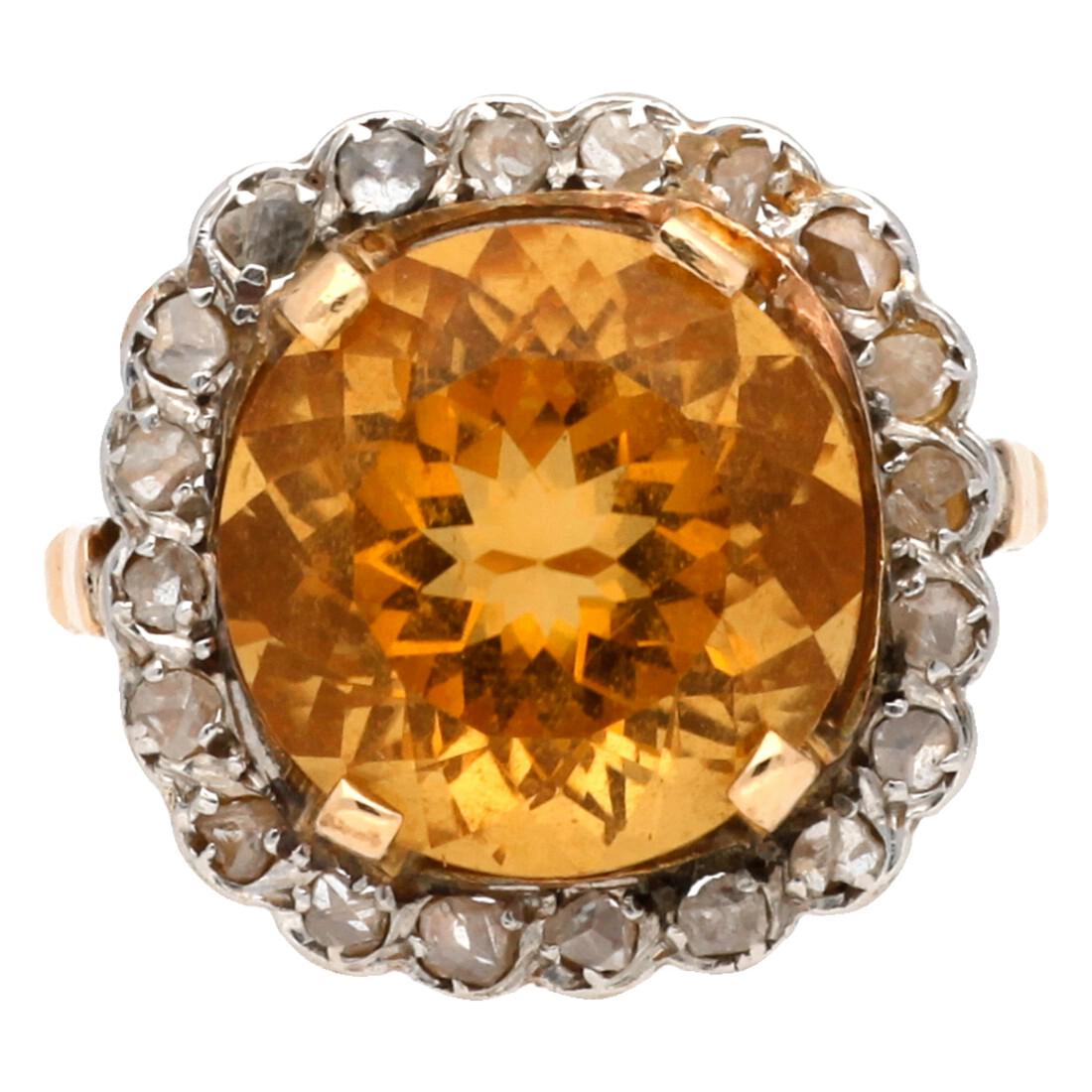 Rosette ring with citrine and diamonds.: 18K gold with platinum views, round cut citrine quartz, 6.4 cts and rose cut diamonds, 0.30 cts. 5.4 gr.