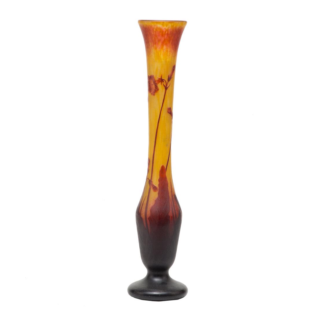 DAUM FRÃˆRES. Vase with tobacco flowers: Multi-layered polychrome glass engraved in cameo. Art Nouveau, early 20th Century. 60.5x14 cm.