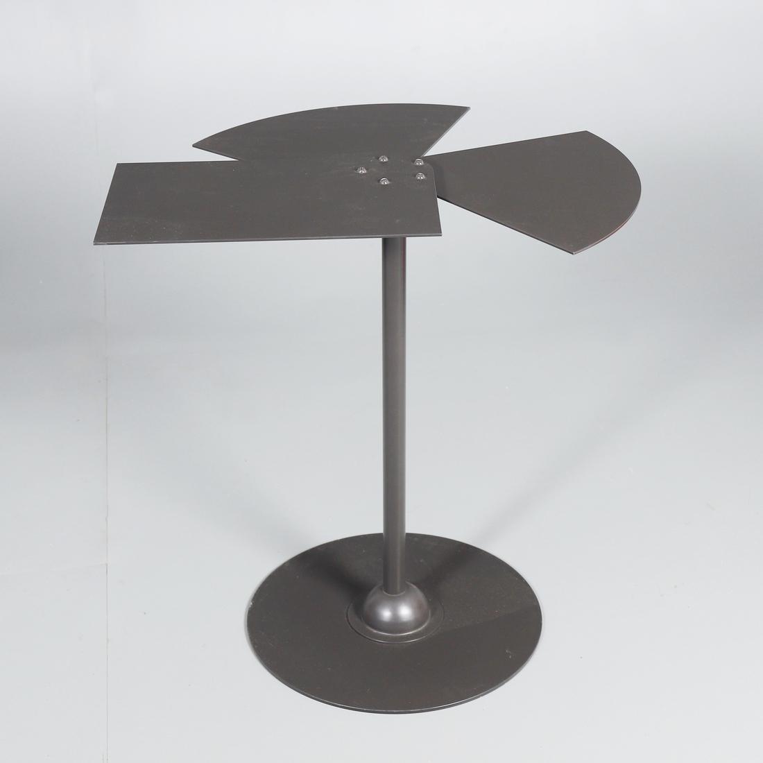 PIERRE CHAREAU. "Eventail" side table.: Lacquered steel 1930's design, republished circa 1970 65.5x40x53 cm, closed.