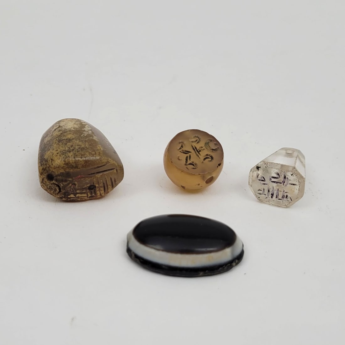 Mixed Lot of Sassanian Seals and Agate Bead (1 of 4)