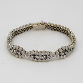 18 Kt White Gold Scalloped Edge Diamond Bracelet