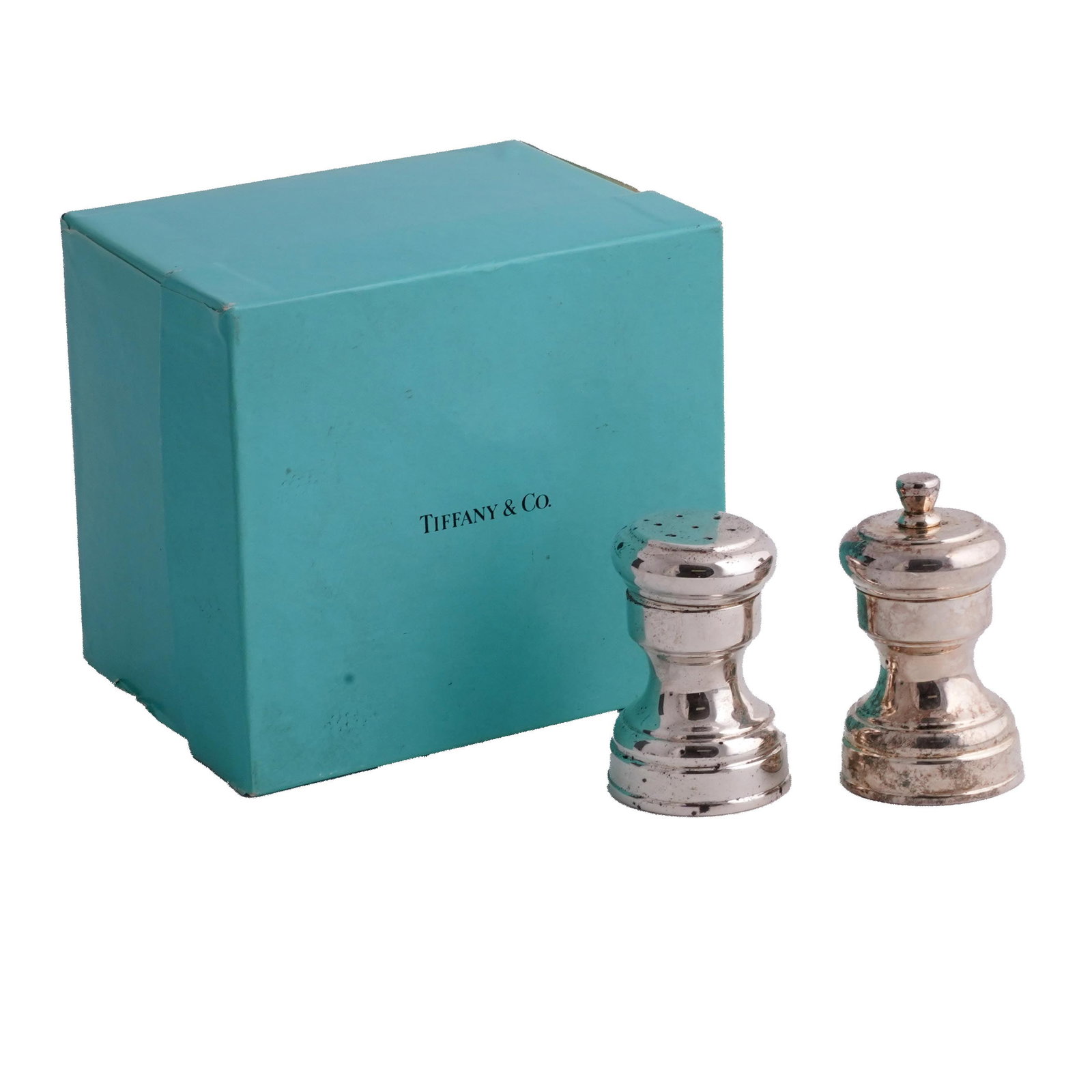 Tiffany & Co. Sterling Silver Salt & Pepper Shakers. (1 of 5)