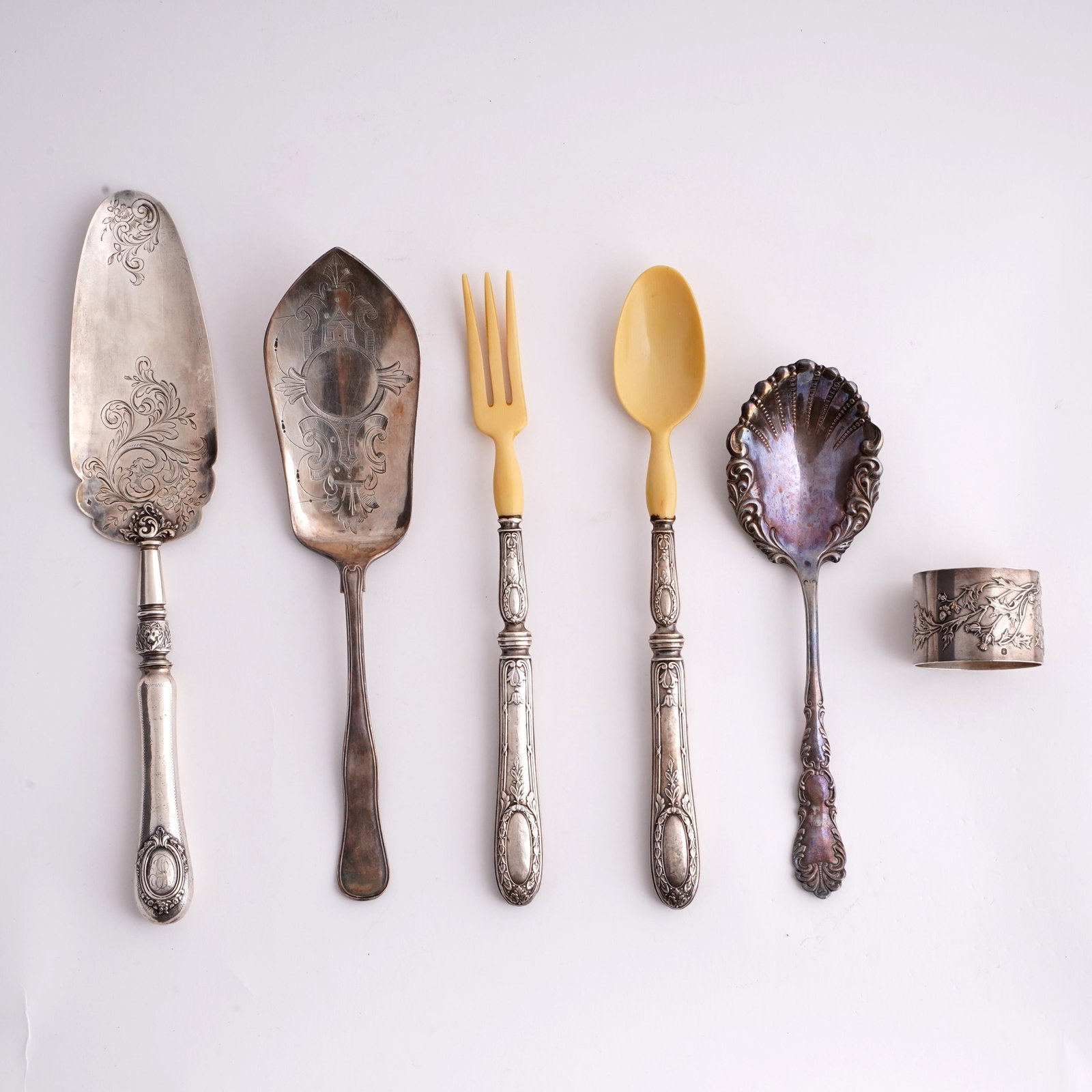 Mixed Lot of Silver and Silver-Plated Serving Articles (1 of 6)