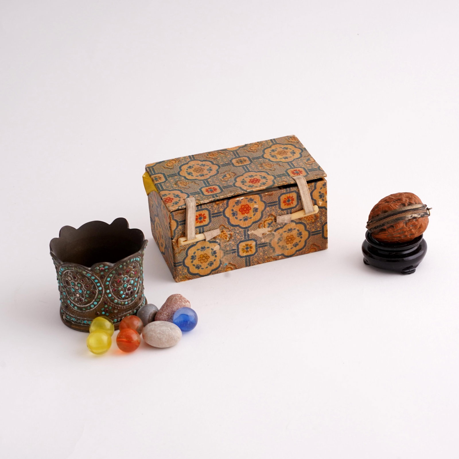 Group of Decorative Small Articles Including Waterpipe Cup (1 of 5)