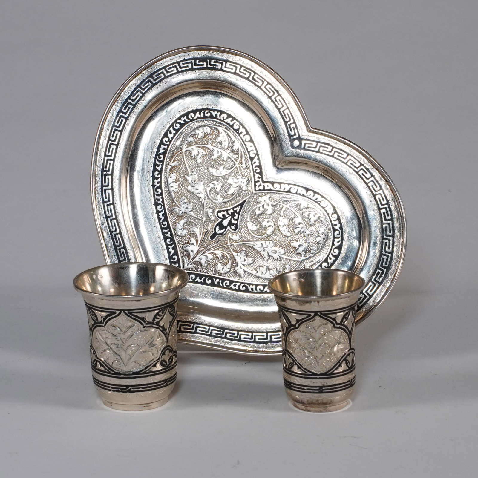 Russian Silver NIello Heart-Form Tray and Cups (1 of 3)