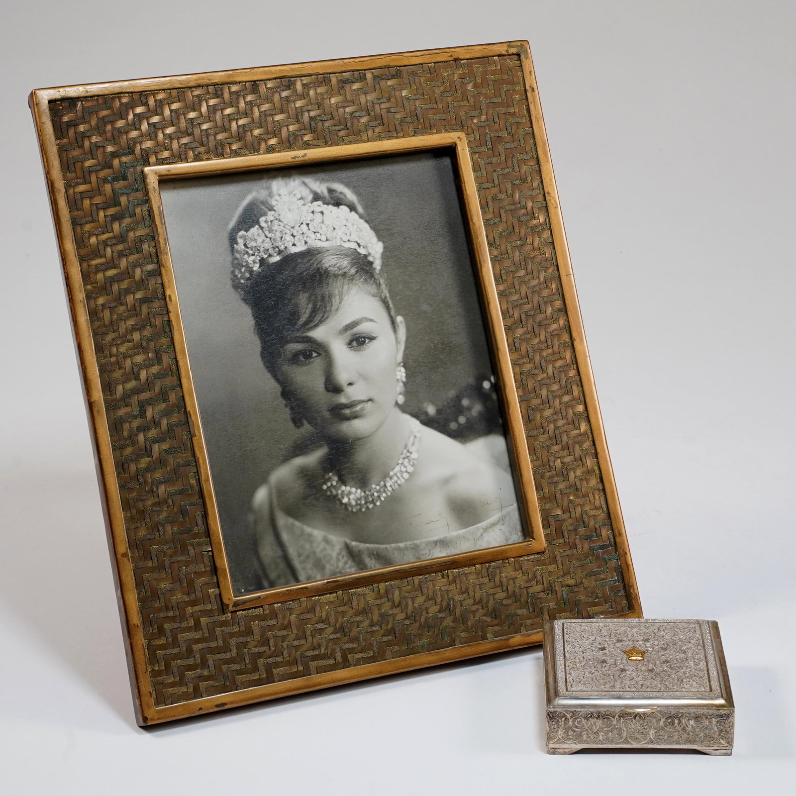 Persian Silver Royal Presentation Box and Signed Photograph of Farah Pahlavi (1 of 6)