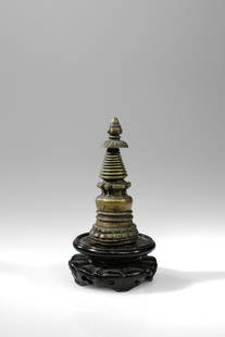 CHARMING STUPA: Bronze China / Tibet , 15th century Dimensions: Height 11,5 cm Weight: 190,9 grams A stupa on a circular base set off by a beaded rim and double reverse lotus flower. The domed body rises into a