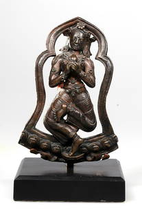 SANKHA: Bronze China / Tibet 16th century Dimensions: 12 x 8 x 3,5 cm Weight: 293 grams Openwork plaque, probably from a stupa, the goddess depicted holding the conch in front while dancing on a lotus,