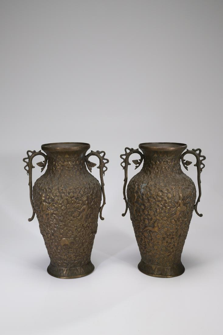 PAIR OF VASES (1 of 1)