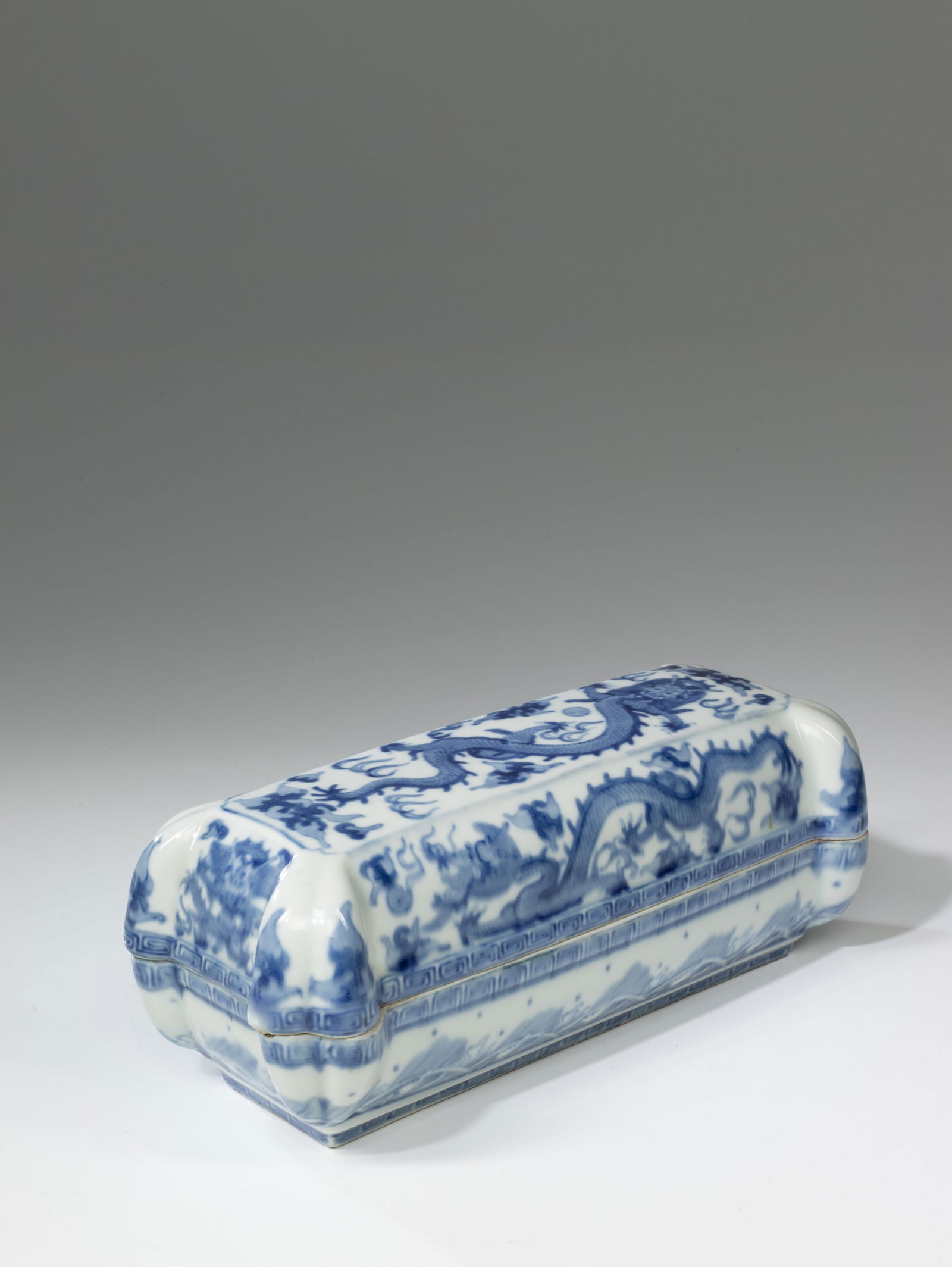 (R) PORCELAIN BOX (1 of 5)