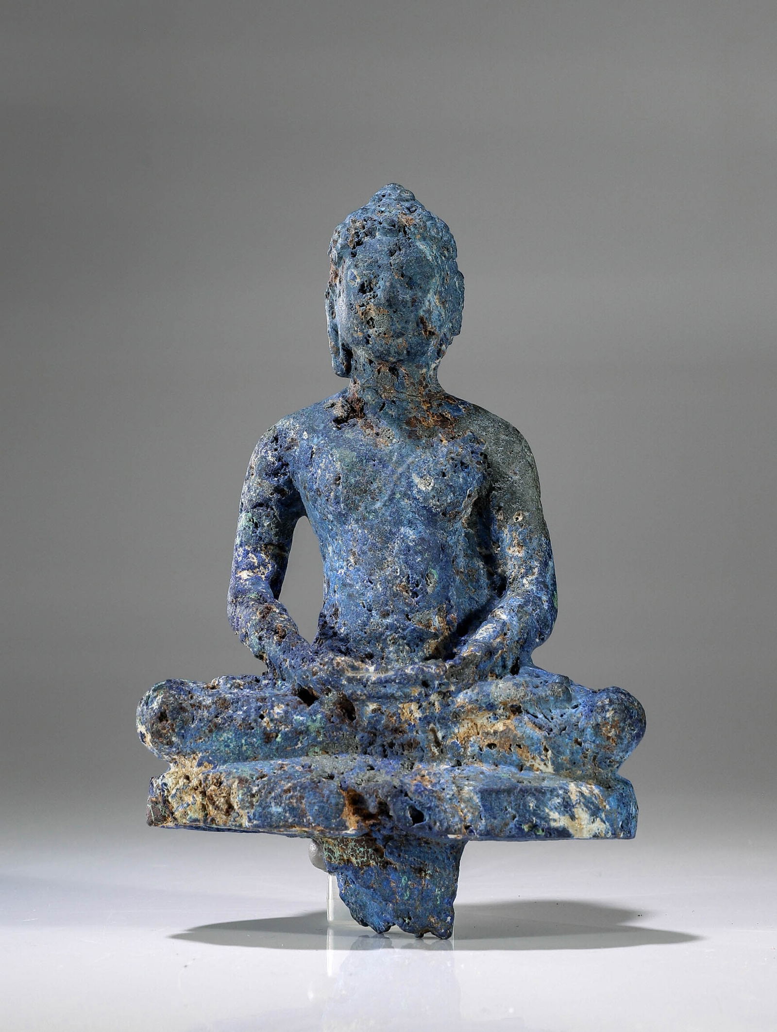 SEATED BUDDHA: Malachit Pre-Khmer , 7th century Dimensions: Height 14 cm Width 9 cm Depth 5 cm Weight: 413 grams Seated in dhyanasana on a rectangular plinth, the hands in dhyanamudra, the face with downcast eyes be