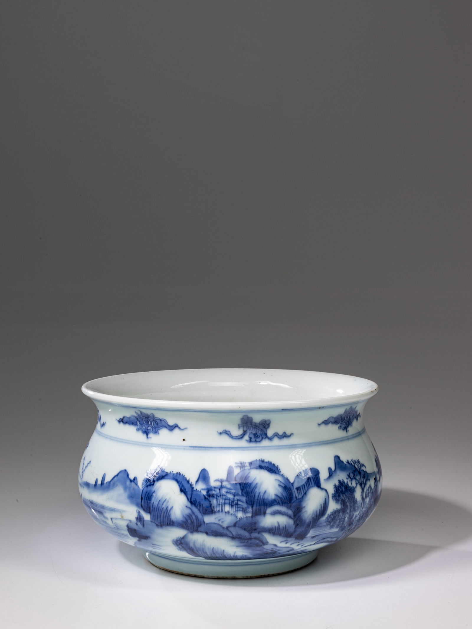 CHINESE BLUE AND WHITE PORCELAIN KANG XI PERIOD (1654-1722) (1 of 5)