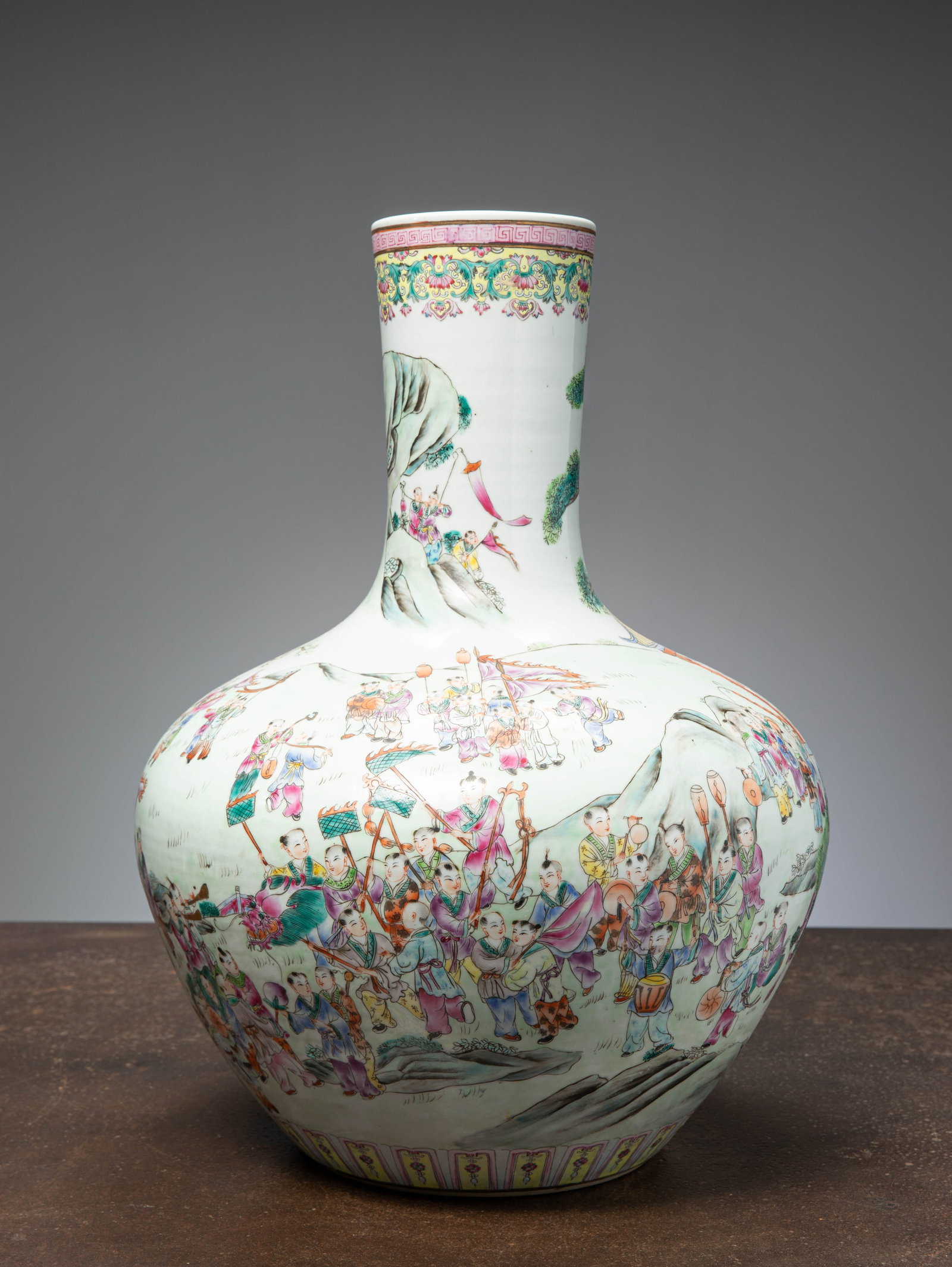 (R) A LARGE FAMILLE-ROSE BALUSTER VASE, CHINA QING DYNASTY, QIANLONG PERIOD (1736-1795) (1 of 5)