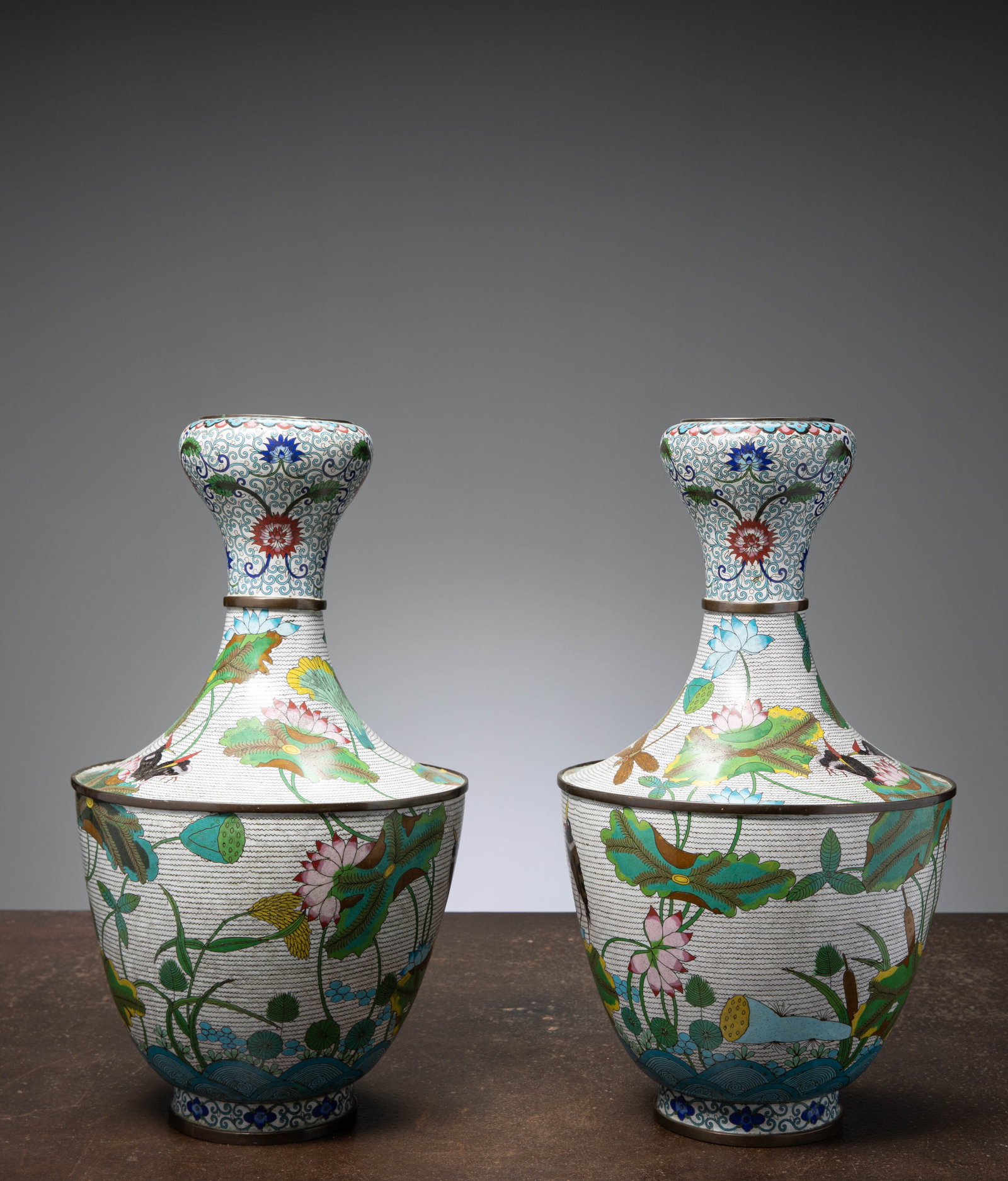 (R) A PAIR OF CLOISONNE VASES, CHINA QING DYNASTY (1796 - 1820) (1 of 5)