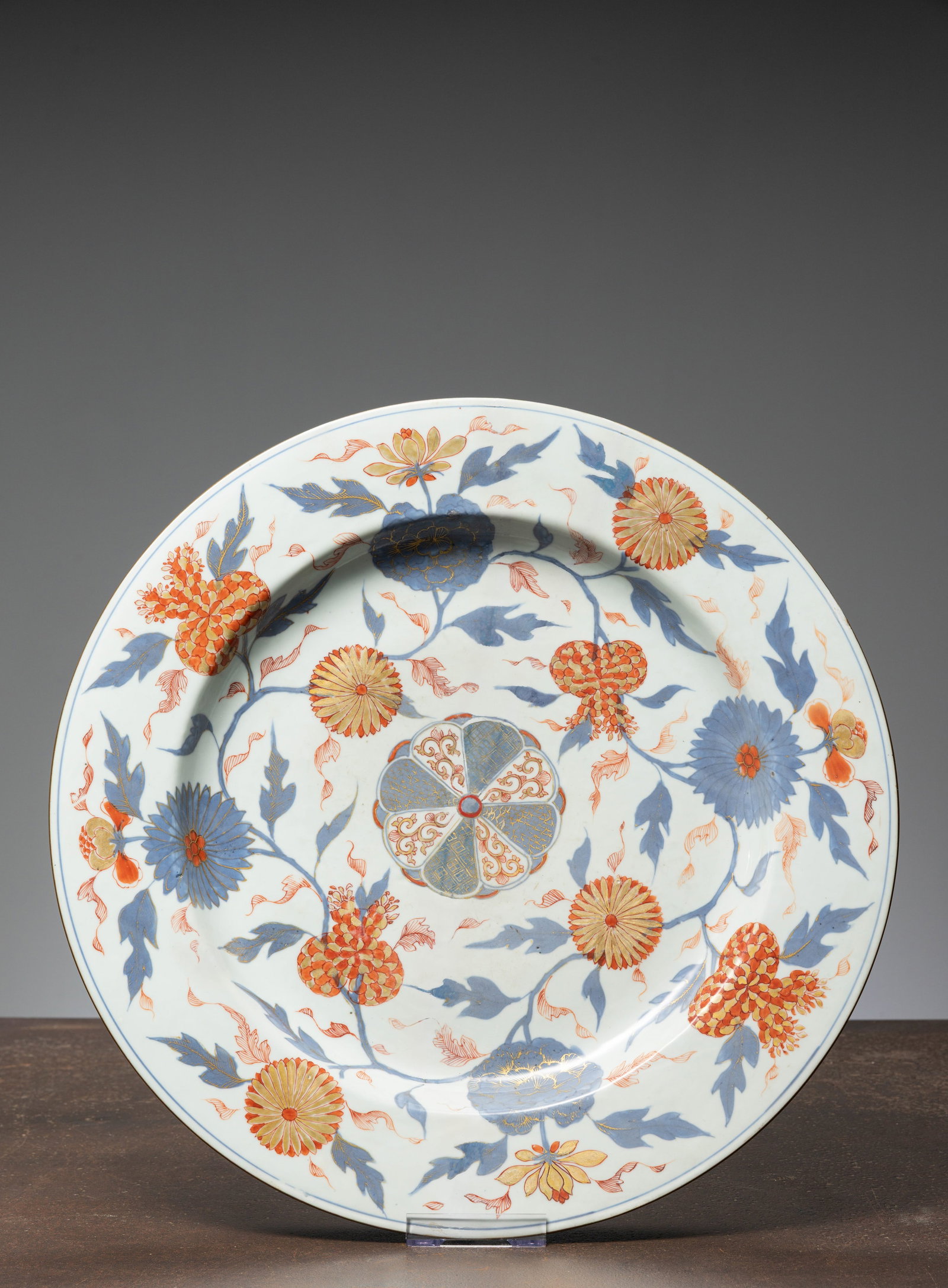 (R) A BIG IMARI PLATE, CHINA 18TH CENTURY (1 of 3)