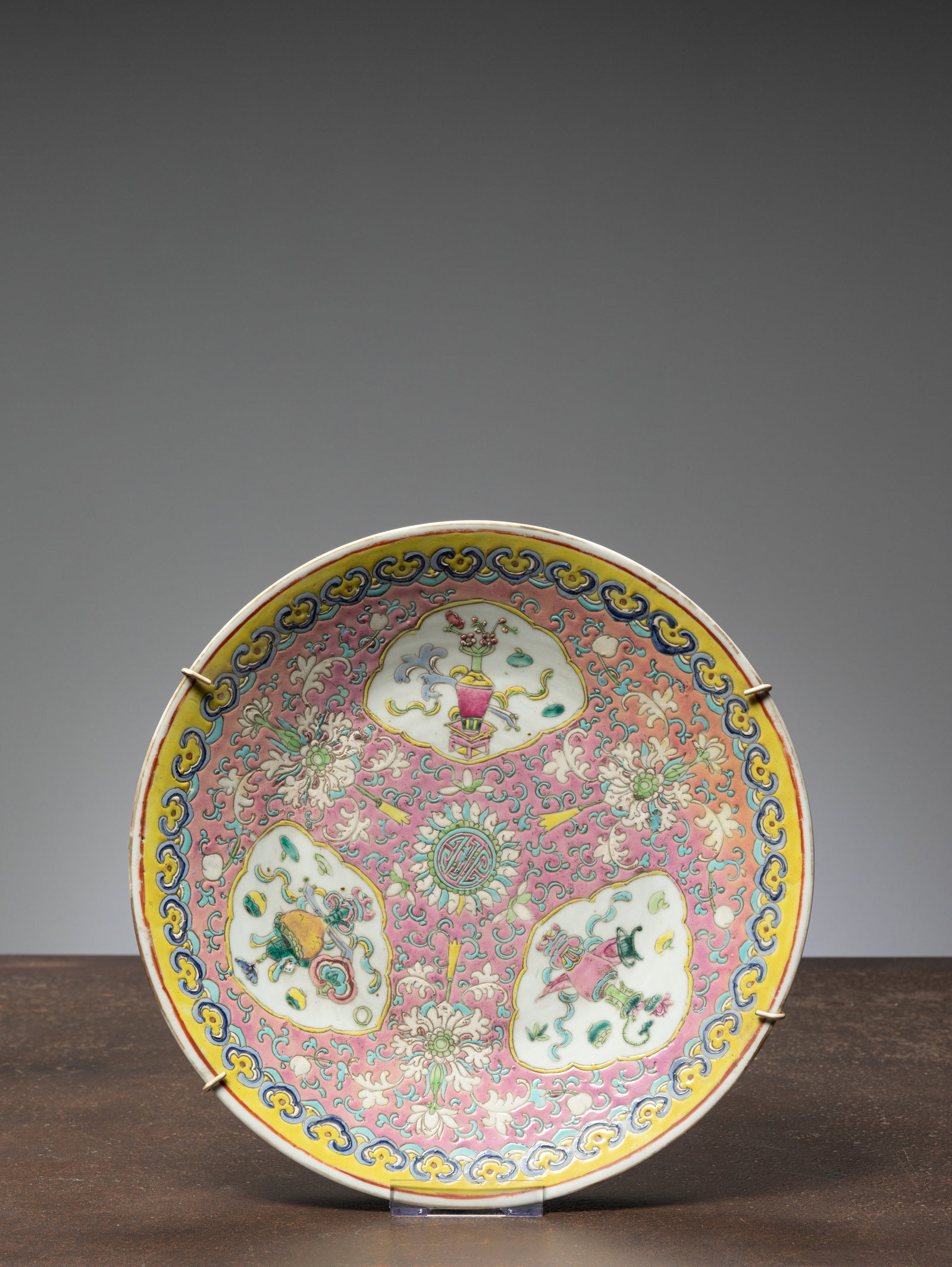 (R) A FAMILLE ROSE PORCELAIN DISH, CHINA, TONGZHI PERIOD (1862-1874) (1 of 3)