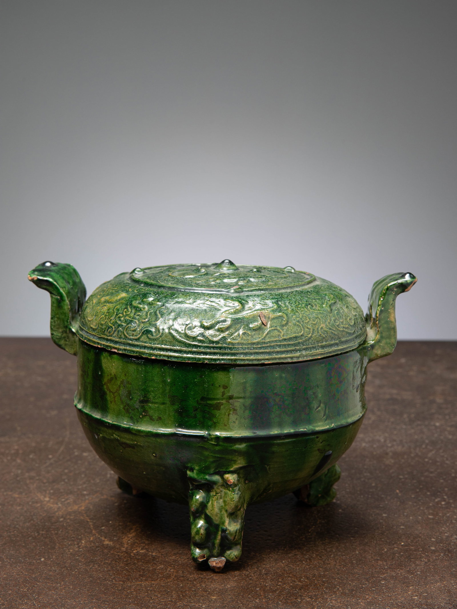 (R) A GREEN-GLAZED POTTERY TRIPOD VESSEL WITH LID, CHINA, HAN DYNASTY (206 BC–220 AD) (1 of 4)