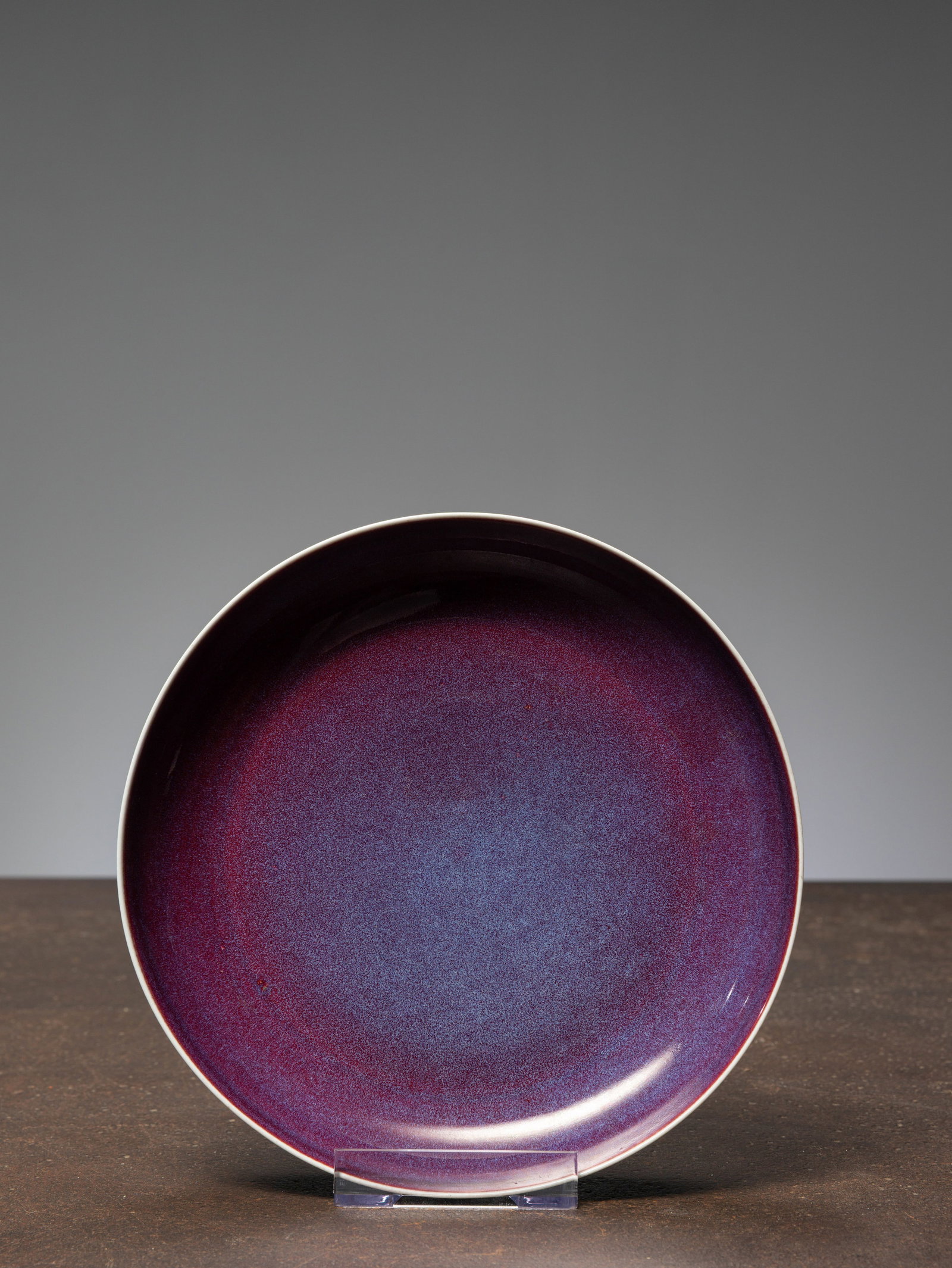 (R) A CHINESE PURPLE-GLAZED PORCELAINE PLATE, QINGY DYNASTY (1 of 2)