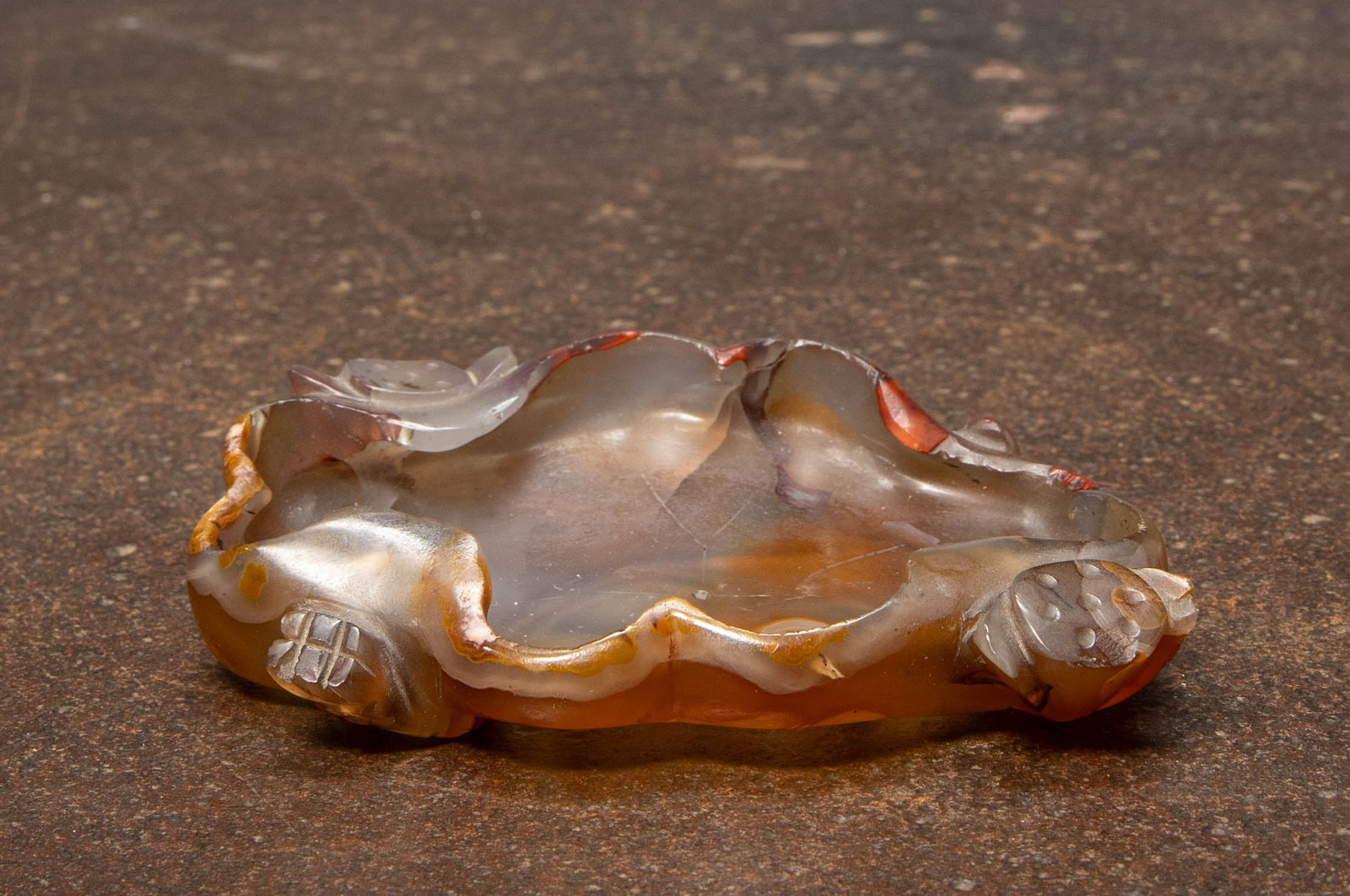 (R) AN INKWELL IN LOTUS LEAF SHAPE, AGATE, CHINA, 18TH TO 19TH CENTURY (1 of 1)