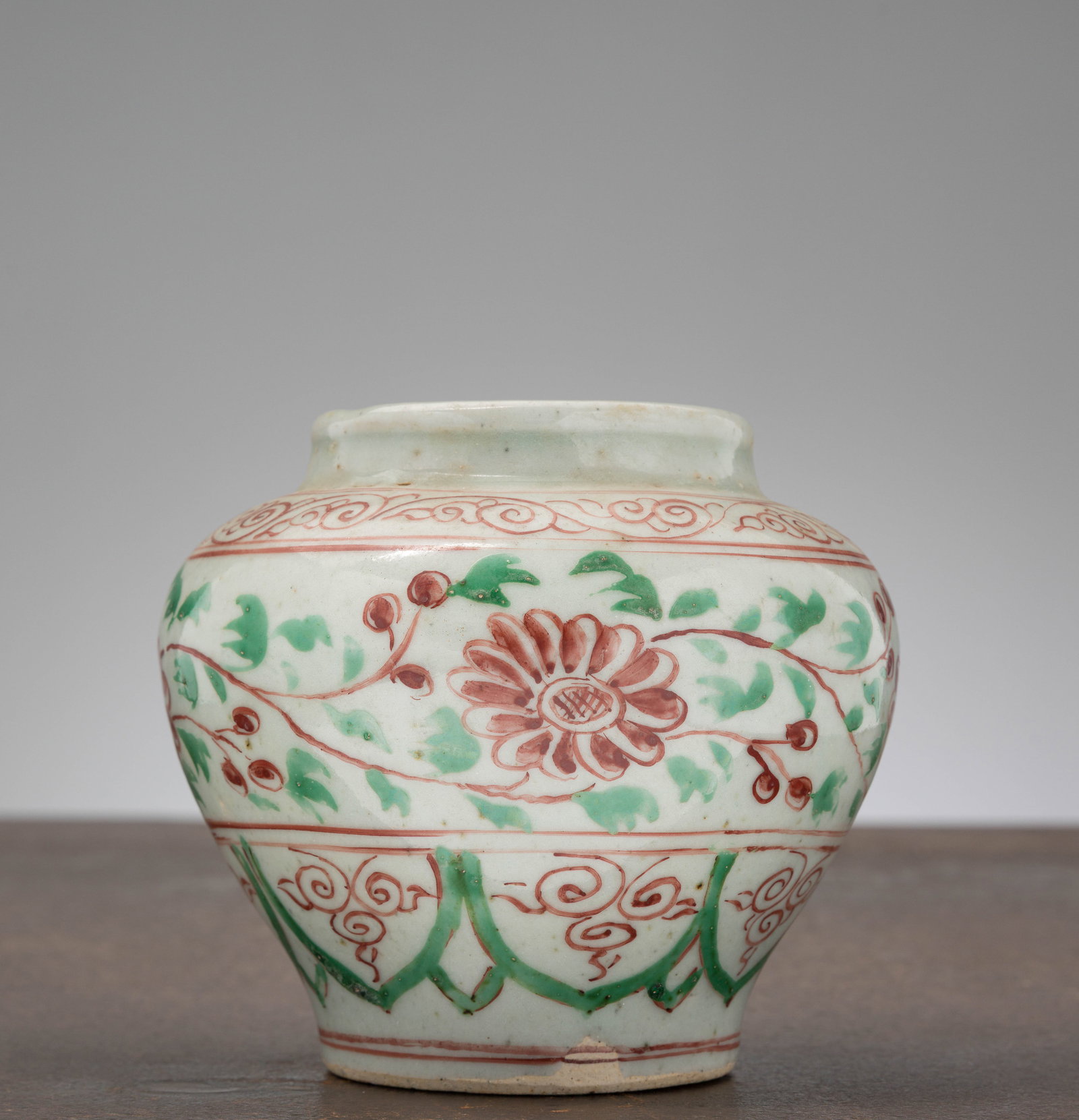 A SMALL POLYCHROME-DECORATED JAR, CHINA, LATE MING DYNASTY (1 of 6)