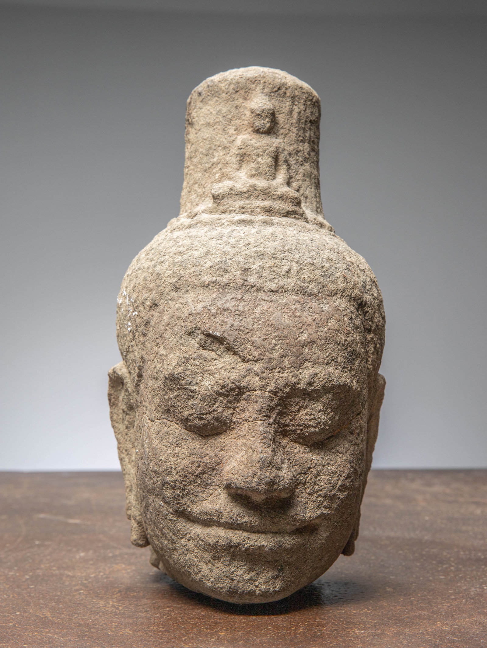 (R) AN EXQUISITE KHMER SANDSTONE BUDDHIST HEAD, CAMBODIA, 12TH CENTURY (1 of 7)