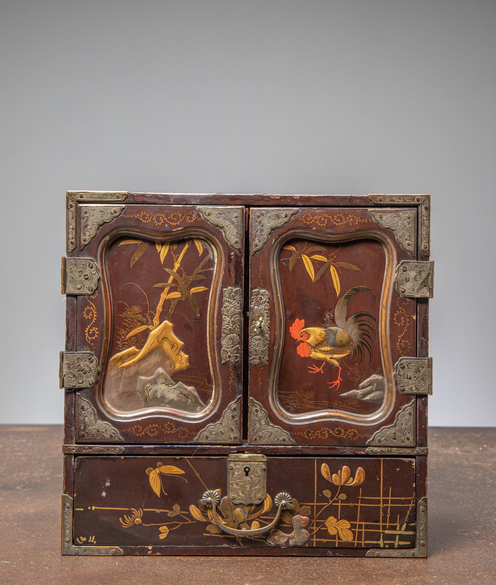(R) A JAPANESE LACQUER CABINET (KODANSU), MEIJI PERIOD, 19TH CENTURY (1 of 8)