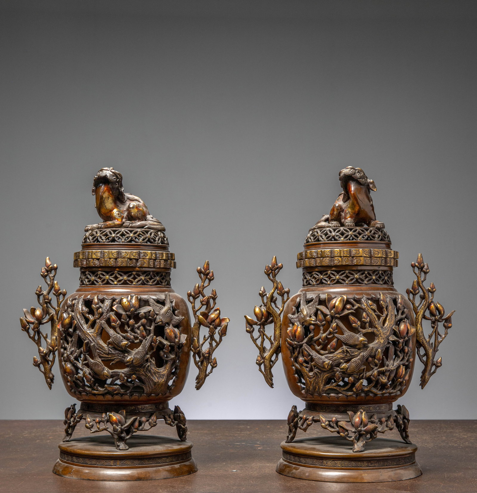 (R) PAIR OF BRONZE PALAST VASES JAPAN MEIJI 1890 - 1900 (1 of 3)