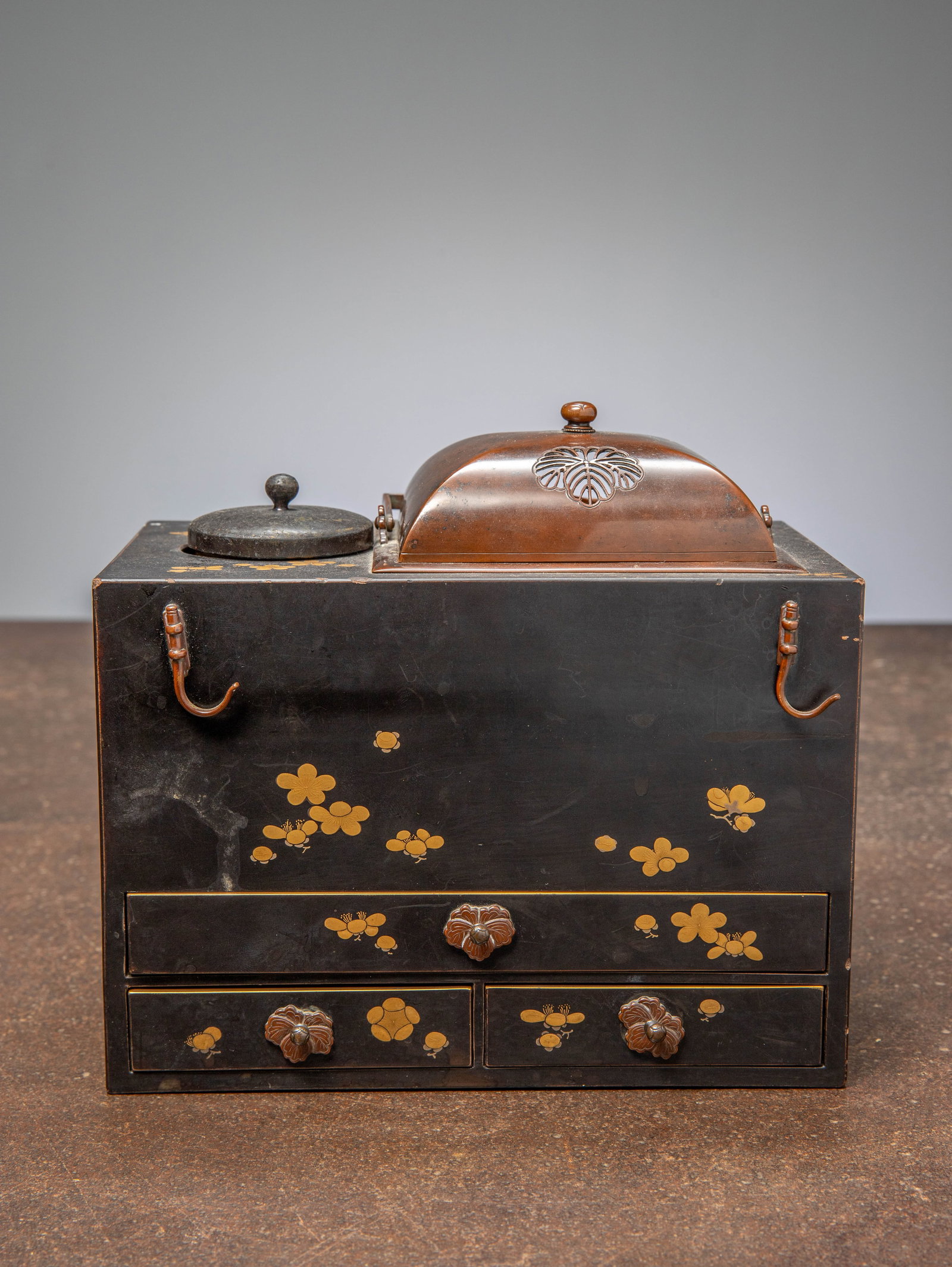 (R) A LACQUERED SUZURIBAKO (WRITING BOX) AND TABAKOBON (PORTABLE BRAZIER SET) , JAPAN 19TH CENTURY (1 of 4)