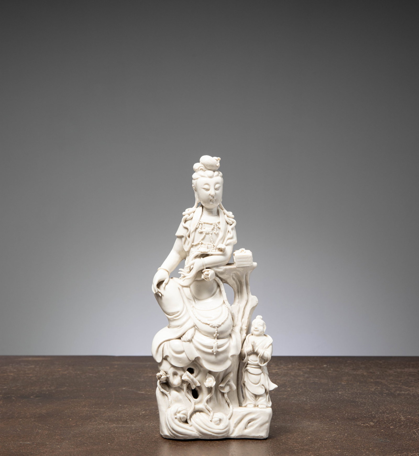 (R) A DEHUA BLANC DE CHINA GUANYIN, CHINA, 19TH CENTURY (1 of 7)