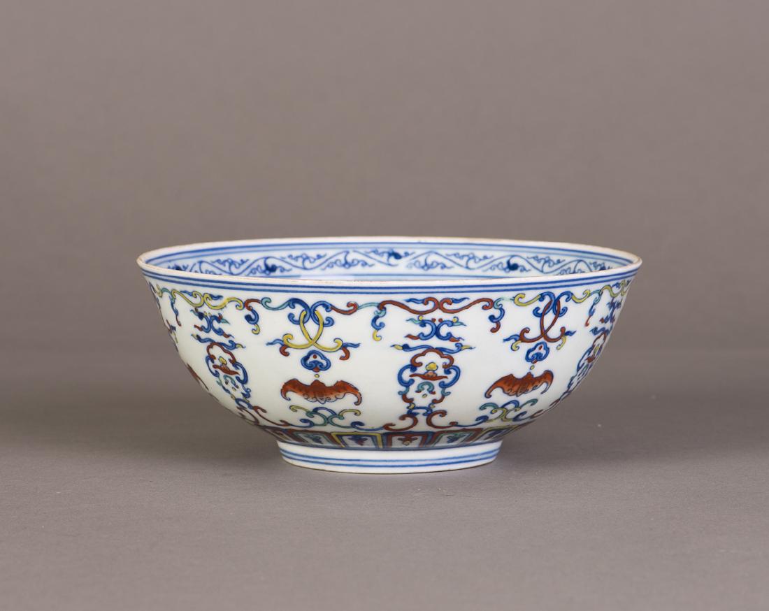 A CHINESE DOUCAI PORCELAIN BOWL (1 of 3)