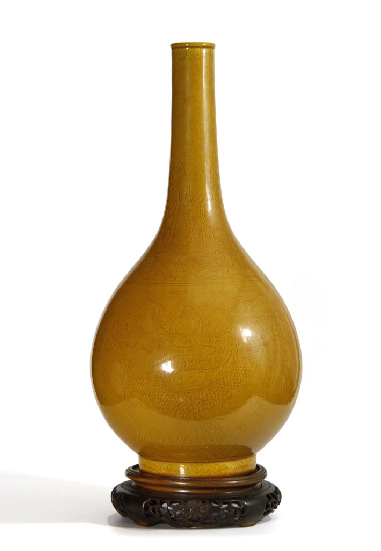 Yellow Enameled Pear-Shaped Bottle Vase, Kang-hsi (1 of 13)