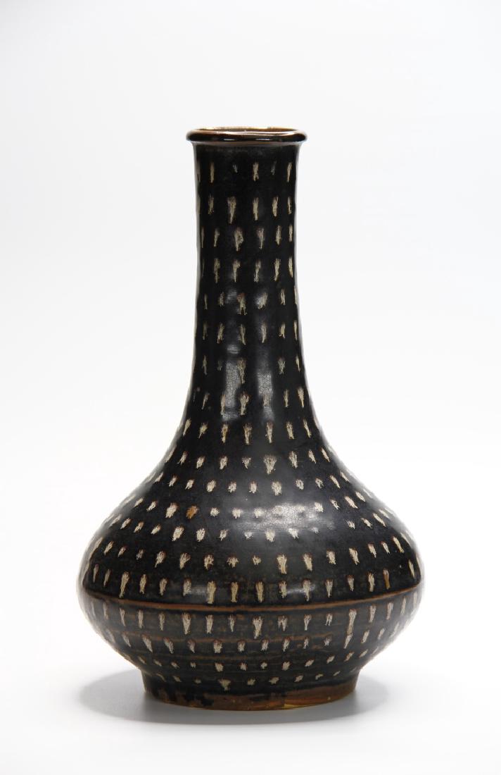 Chinese Ji-Zhou Bottle Vase (1 of 9)