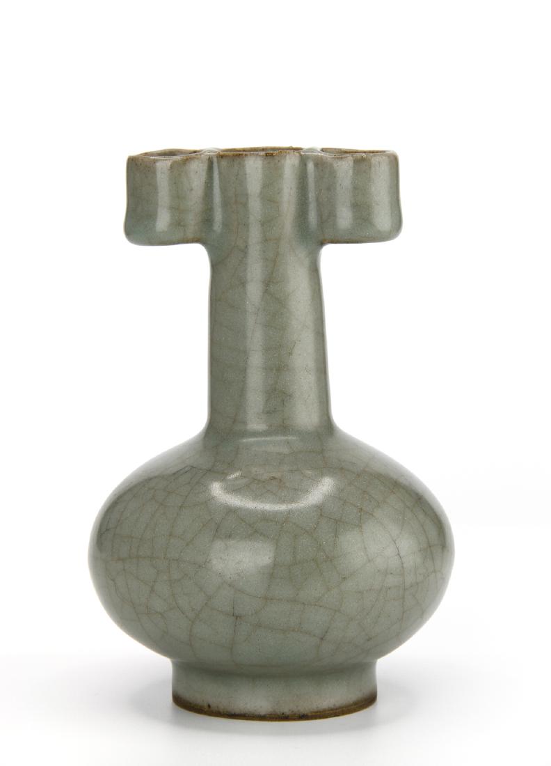 Lungchuan Guan-Type Arrow Vase (1 of 11)