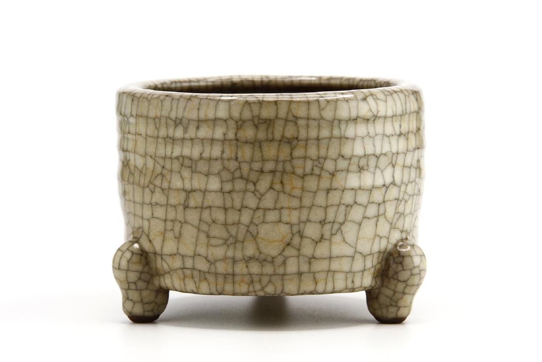 Chinese Crackle Glazed Ko-Type Tripod Censer (1 of 10)