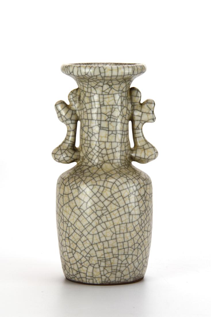 Fine Ge-Type Mallet-Form Vase (1 of 8)