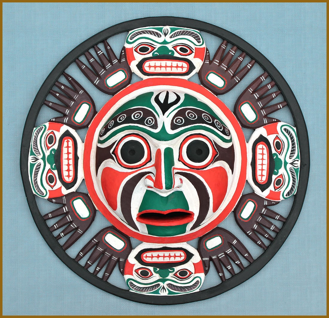 NATIVE AMERICAN NUXALK NATION WOOD SUN MASK / NORTHWEST COAST STYLE / BELLA COOLA (1 of 7)